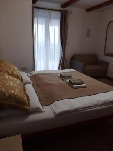 Room 4, San Mauro, Buje