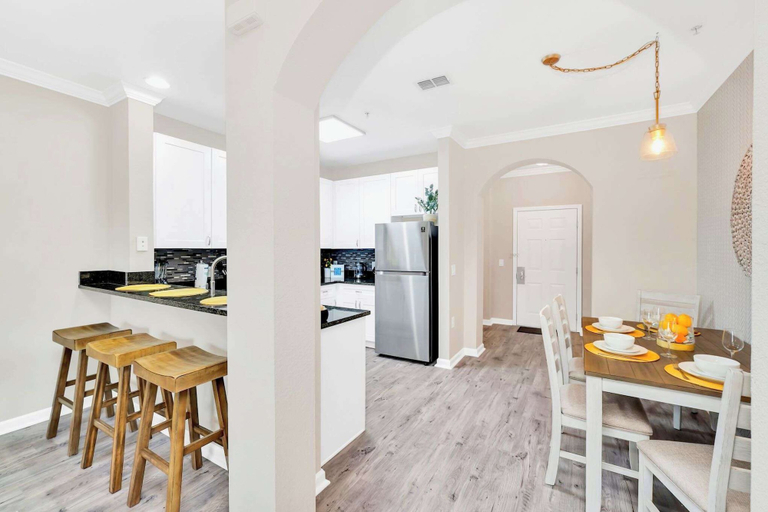 Interior 3, Upstay Condo With Pool Near Disney & Pet Friendly, Orange