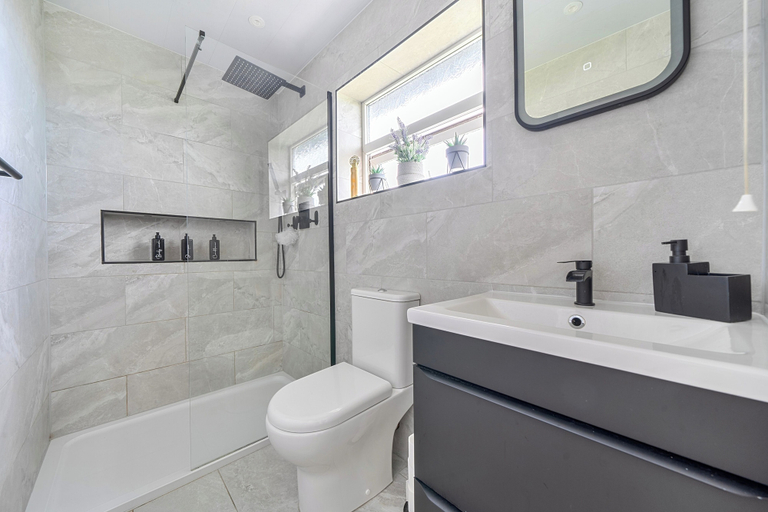 Bathroom 5, Gym - Hot tub - Sauna - Parking - - Sleeps 6, Flintshire