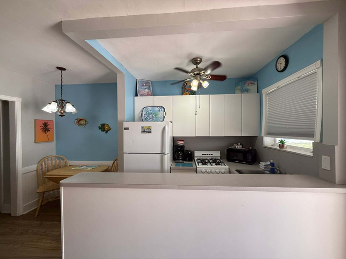 Room 2, Oceanfront Hidden Gem in Hollywood Beach, Broward