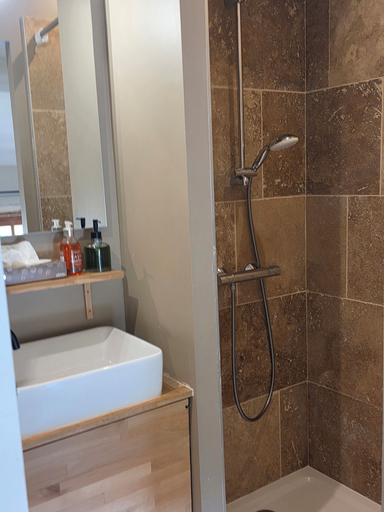Bathroom 5, Manoir de l'Échauguette, Côte-d'Or
