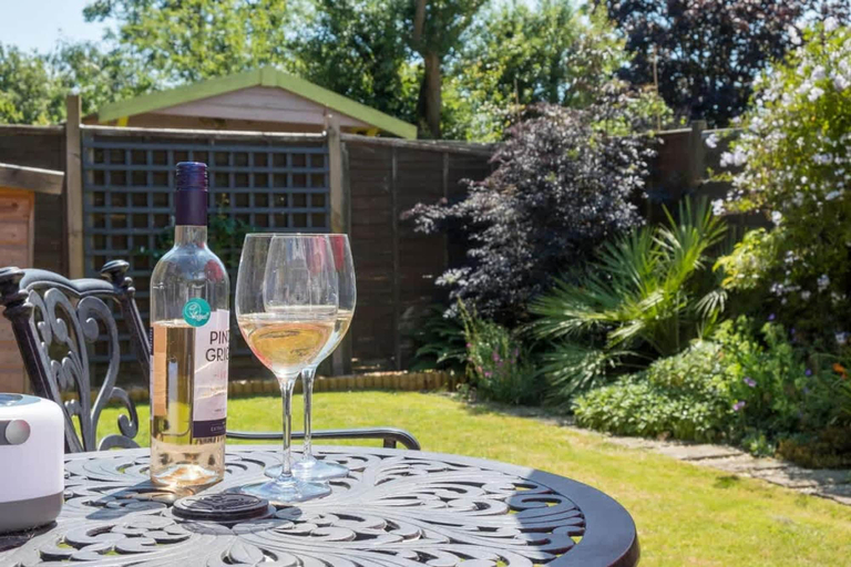 Room 2, Skysail Stylish Accessible One Bedroom Apartment, Isle of Wight