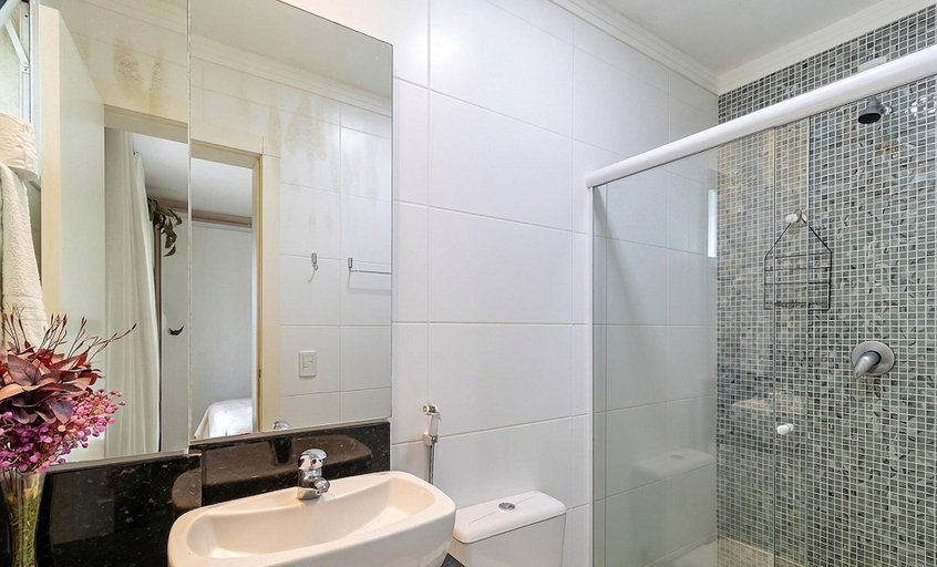 Bathroom 3, Apt Sea View w/ BBQ in Bombinhas Arn0104, Bombinhas