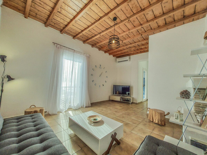 Room 2, Cosy Villa Walking Distance to a Mykonian Beach, South Aegean