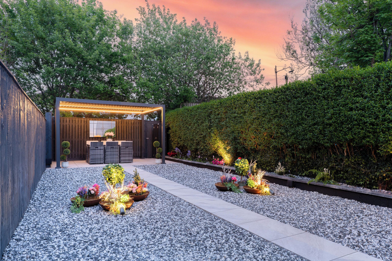 Property grounds 5, Stylish 5BR Home - Garden Pergola, Glasgow