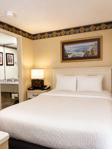 Bedroom 3, Ramada by Wyndham Trenton, Lake Ontario