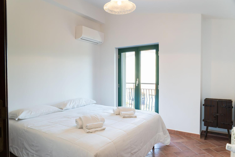 Bedroom 2, Cresta Panoramic apartments, Messina