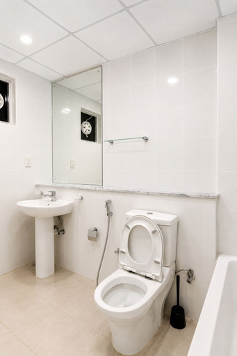 Bathroom 5, WeStay Capsule Hostel, Dubai