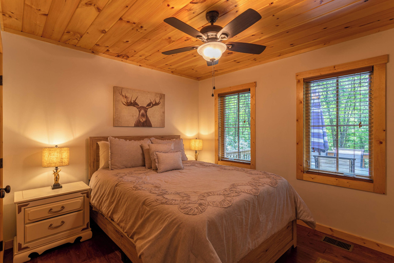 Interior 4, Laurel Creek Lodge, Watauga