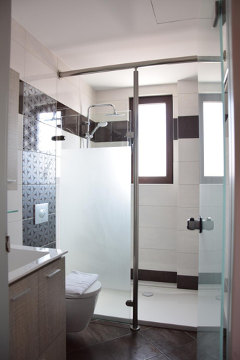 Bathroom 2, Plytra Mare Hotel, Peloponnese