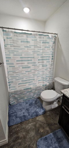Bathroom 4, Duplex Killeen, Bell