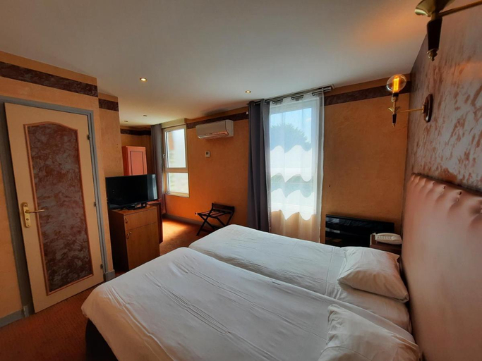 Bedroom 5, Logis Hotel Restaurant le Medicis, Loir-et-Cher