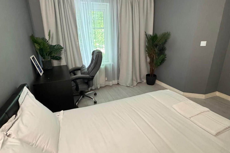 Room 5, House Sleeps 10 with Free Parking - Pets Welcome, Manchester