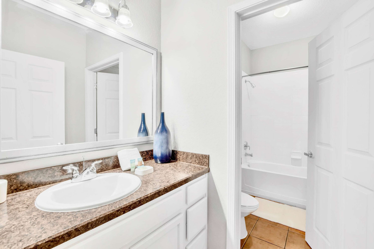 Bathroom 4, Modern 3BR Resort Condo With Pool Near Disney, Orange