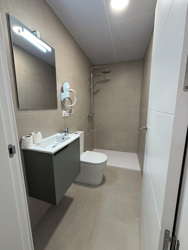 Bathroom 2, La Corte de Isabel, Córdoba