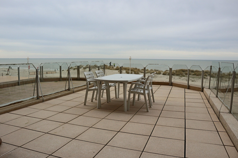 Balcony 3, Seafront Apartment in Nieuwpoort Bad, West-Vlaanderen