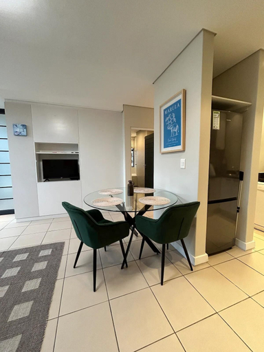 Dining 3, Decks Apartment by ITC Hospitality, City of Cape Town
