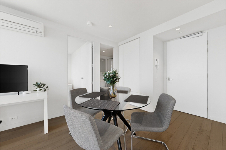 Private kitchen 3, City-view 1-bed Retreat Near Queen Vic, Melbourne