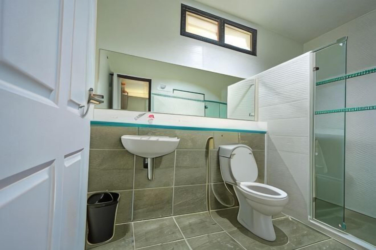 Bathroom 4, Happiness Guesthouse, Pak Chong