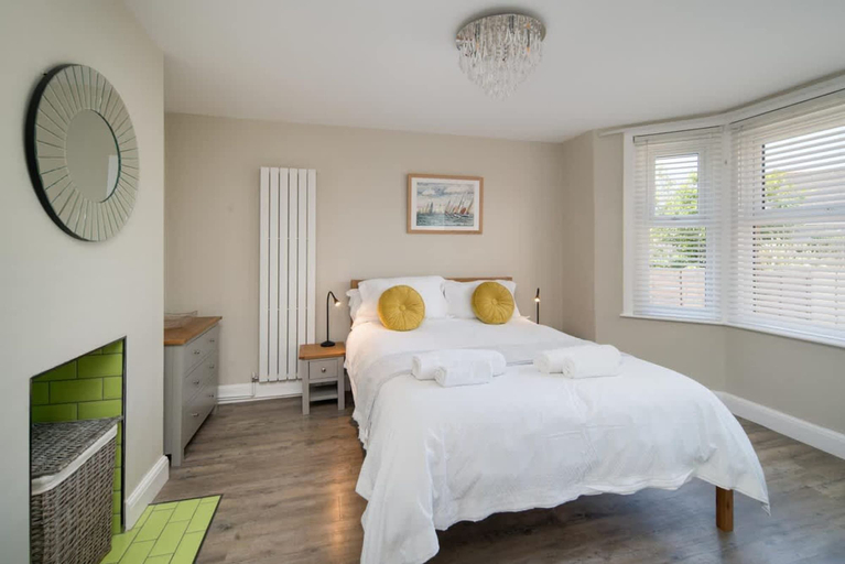 Room 4, Skysail Stylish Accessible One Bedroom Apartment, Isle of Wight