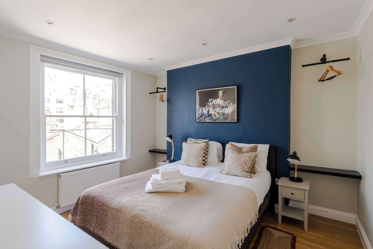 Room 5, Charming Central London Retreat by Frankie Says, London