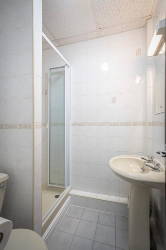Bathroom 4, Devon Guest House, Blackpool