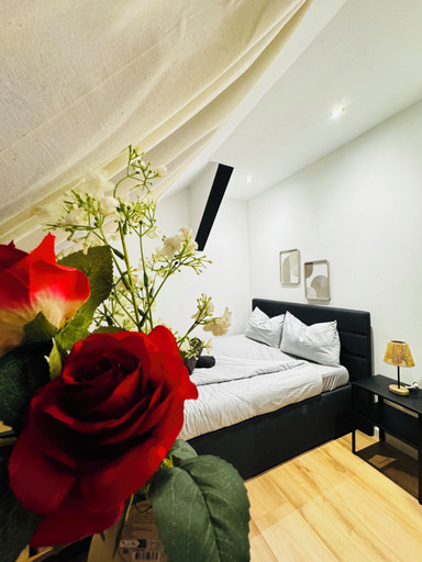 Room 5, Spacious 5BR Apartment Near Liesing, Wien