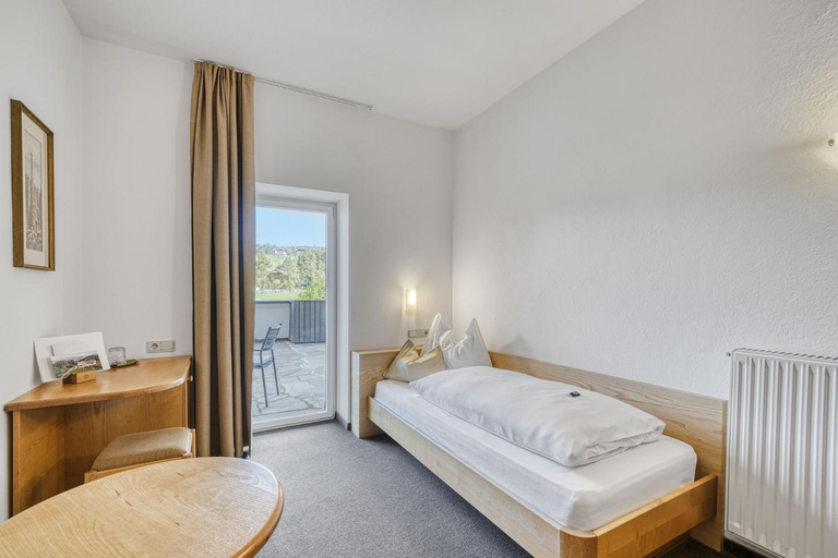 Bedroom 2, Hotel Lichtenstern, Bolzano