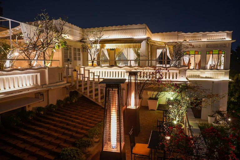 Exterior & Views