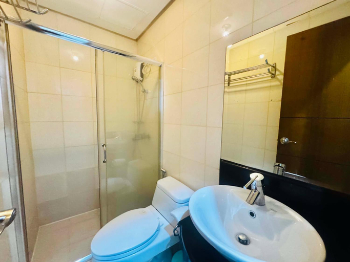 Bathroom 3, Morgan Suite BGC Shortwalk2 Venice Mall free pool gym, Taguig