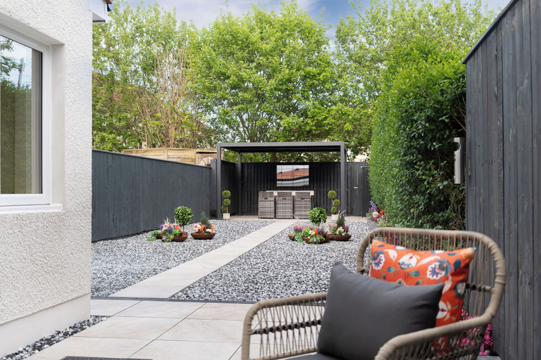 Property grounds 3, Stylish 5BR Home - Garden Pergola, Glasgow
