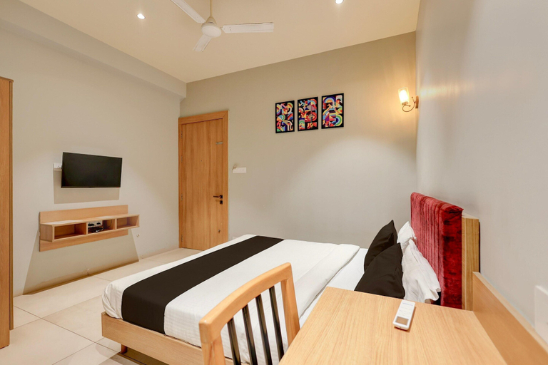 Room 5, Deluxe Matoshree Palace, Satara