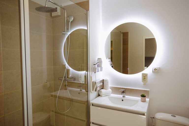 Bathroom 5, Zenitude Hôtel-Résidences Toulouse Le Parc de l'Escale., Haute-Garonne