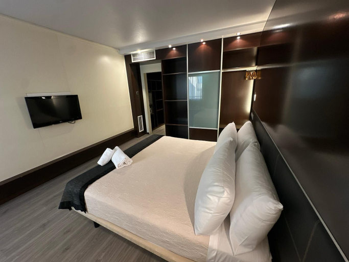 Room 4, Puerta de Africa, Ceuta