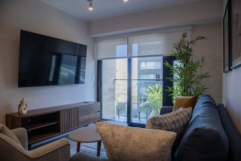 Room 5, w Striking 2BR w Terrace in Miraflores, Lima