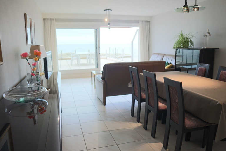 Dining, Seafront Apartment in Nieuwpoort Bad, West-Vlaanderen
