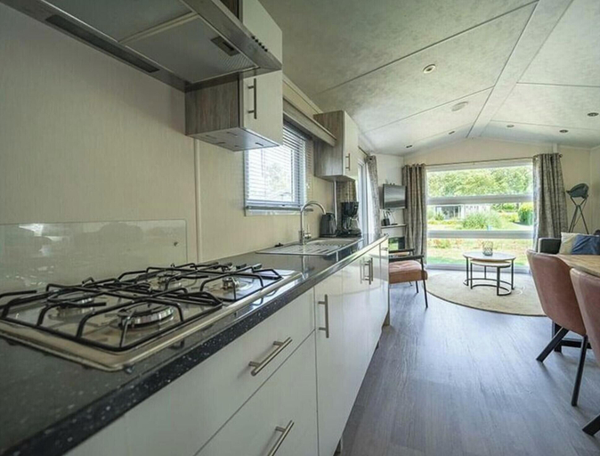 Private kitchen 4, Holiday Home in Dordrecht With Terrace