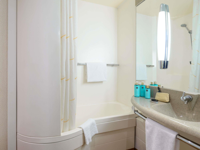 Bathroom 5, Novotel Turin Corso Giulio Cesare, Torino