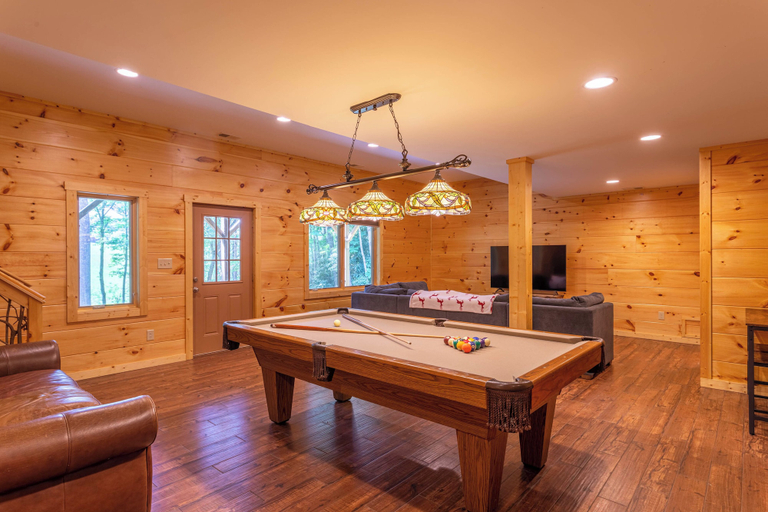 Interior 3, Laurel Creek Lodge, Watauga