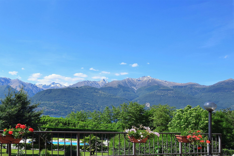 Others 3, Iris, Lecco