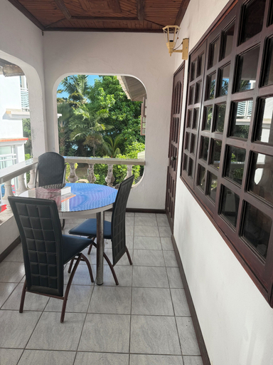 Outdoor dining 2, Villa Favorita Apartments