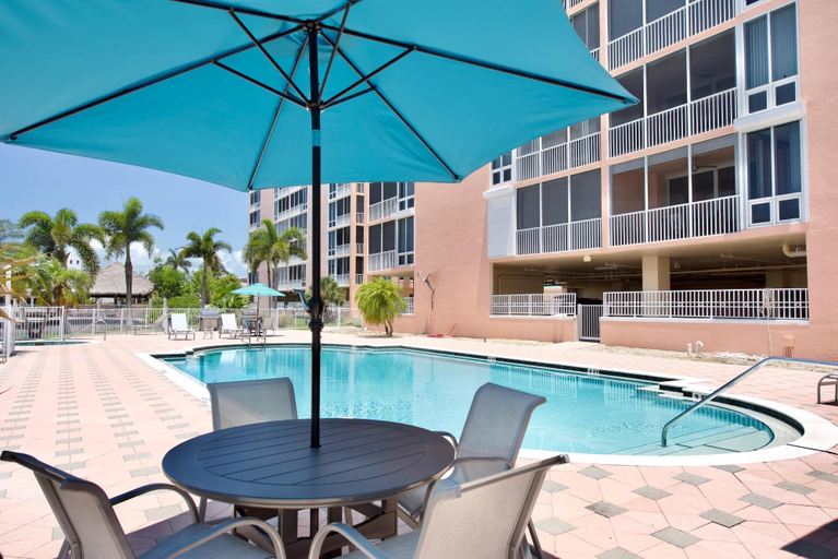 Sport & Beauty 5, Palm Harbor #403, Lee