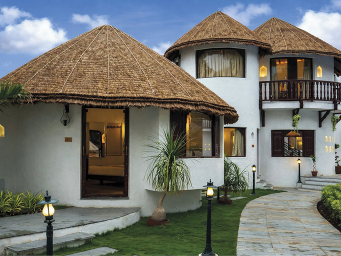 Exterior & Views