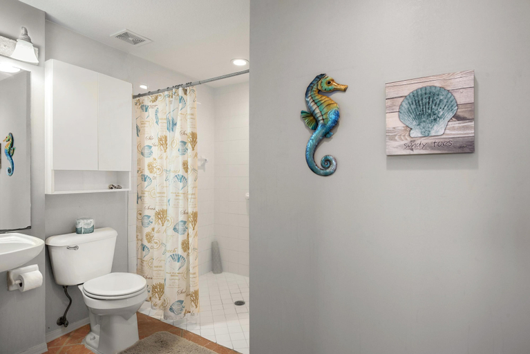 Bathroom 4, Palm Harbor #602, Lee