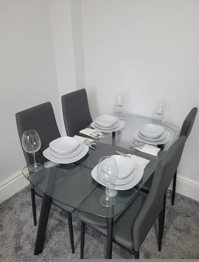 Room 4, Spacious 5BR Sheffield Home Sleeps 10 Near City Centre, Sheffield