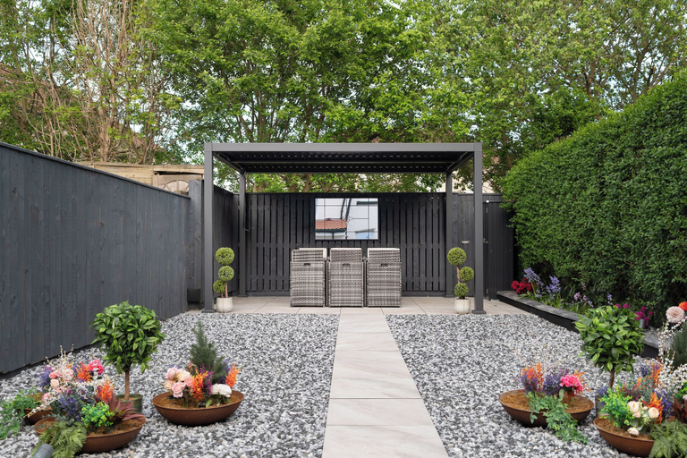 Property grounds 4, Stylish 5BR Home - Garden Pergola, Glasgow
