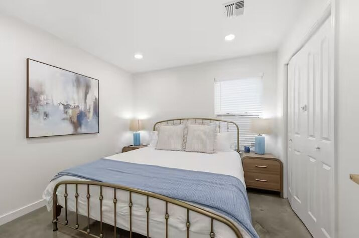 Room 5, Decatur Inn, Lafayette