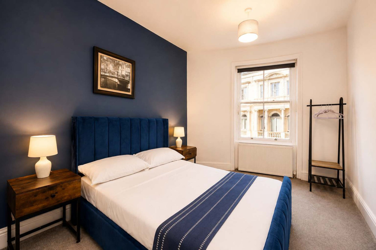 Room 3, Brighton Sleeps 13 Beach Walk Hove Centre, Brighton and Hove