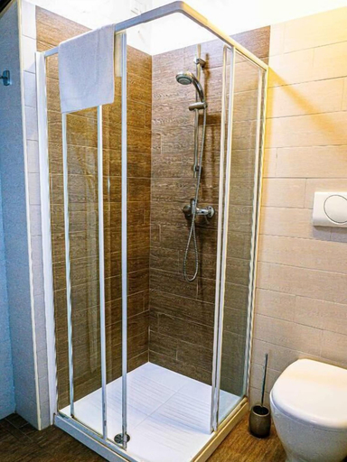 Bathroom 5, Palazzo Vaglio, Lecce