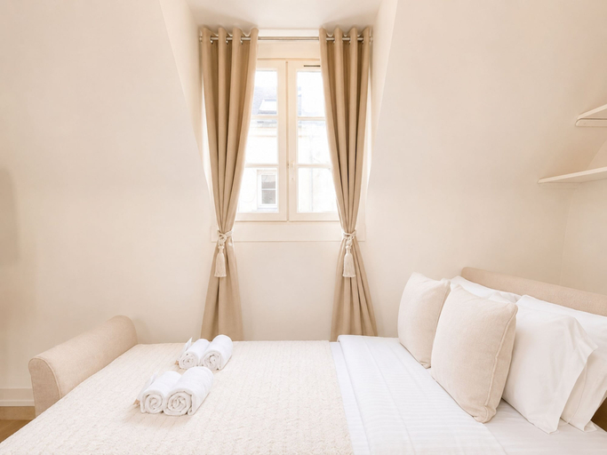 Bedroom 4, 2066 Princesse, Paris